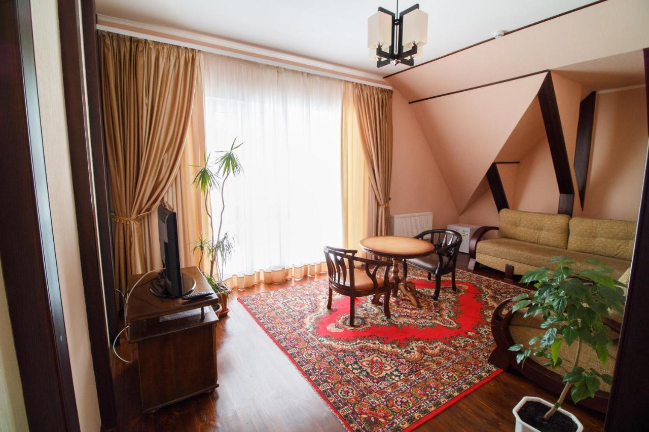 Hotel On Khmelnytskogo 8 Kharkov Luaran gambar