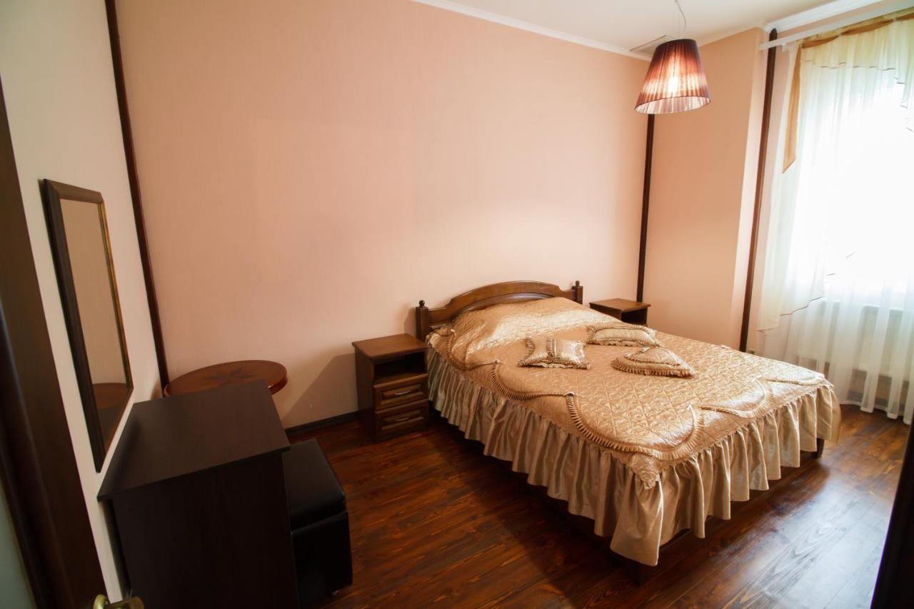 Hotel On Khmelnytskogo 8 Kharkov Luaran gambar